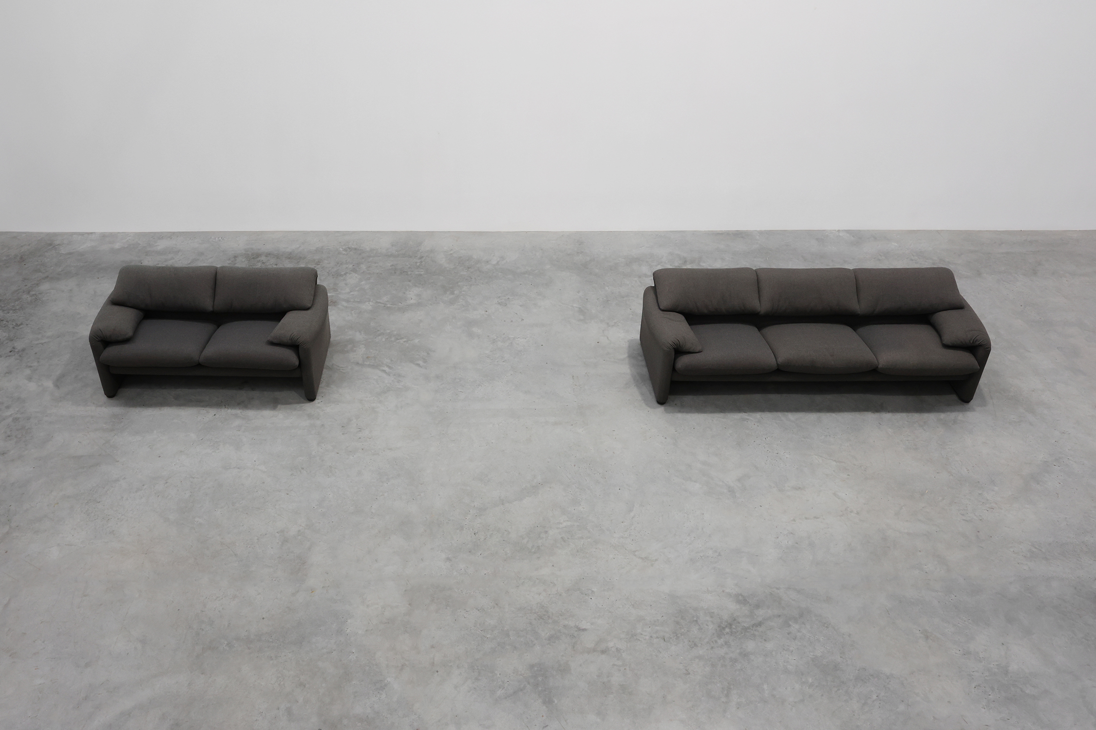 Set of Cassina 2‑Seat and 3-seat Maralunga Sofas by Vico Magistretti, Italy, 1990 thumbnail